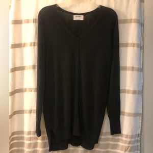 Old Navy black v-neck tunic sweater size M